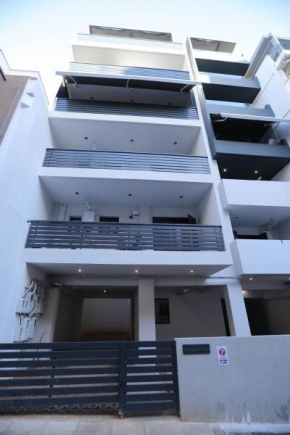 Blossom House-At the foot of the Acroplis and Parking available